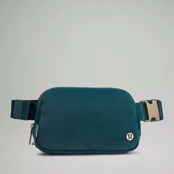 lululemon athletica Handbags - NWT Lululemon Everywhere Belt Bag Velour in Green Jasper - RARE